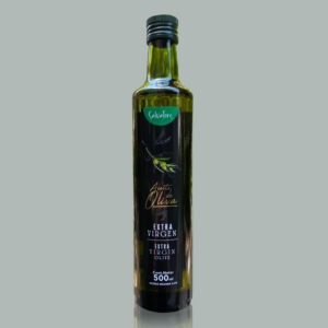 Botella de aceite de oliva Salvatore 500 ml sobre fondo gris La Semilla.
